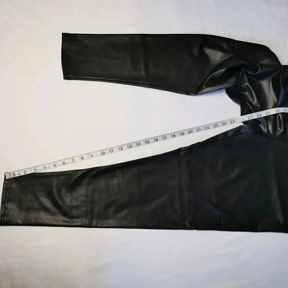 7 For All Mankind | 1XL Black Faux Leather Leggings - Picture 12 of 12